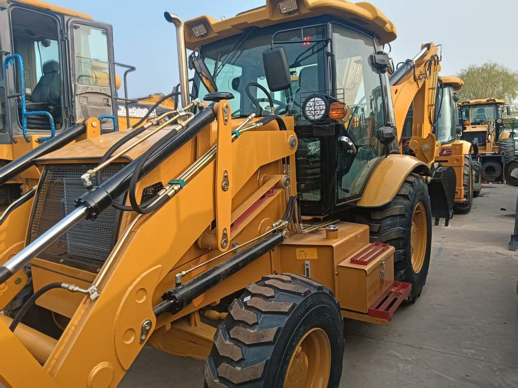 Used excavators, used bulldozers, used loaders, used construction equipment, used construction machinery, used excavation equipment, used forklifts, used crawler bulldozers, used wheel loaders
