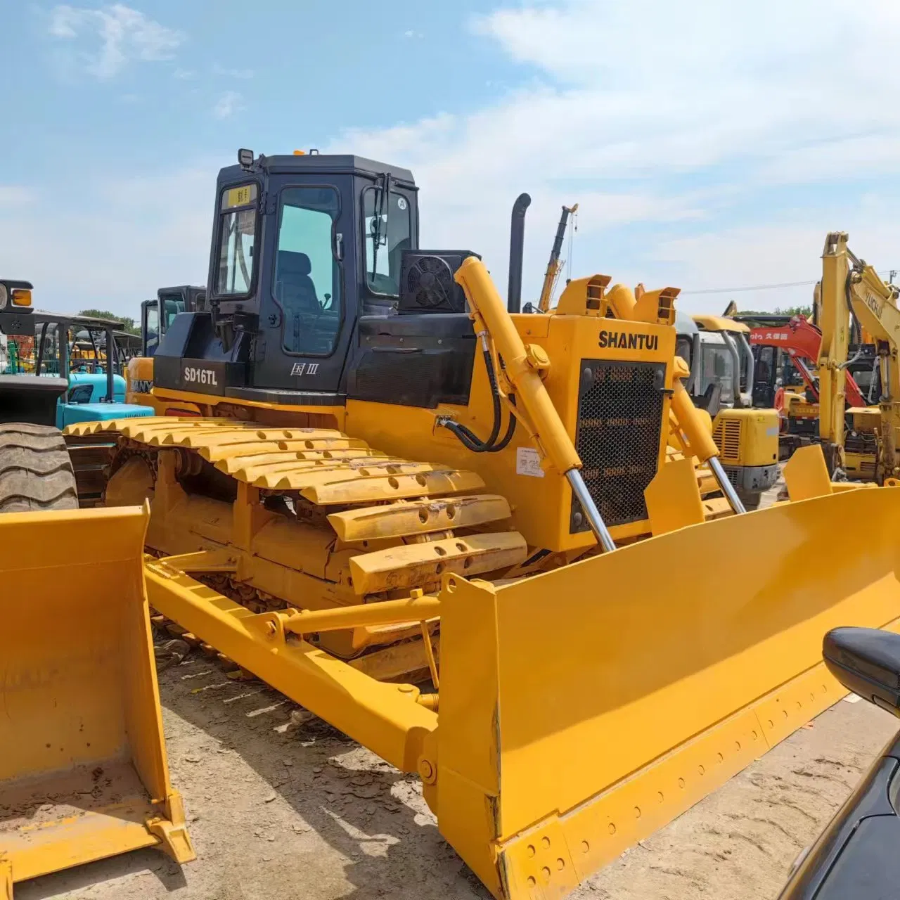 Used excavators, used bulldozers, used loaders, used construction equipment, used construction machinery, used excavation equipment, used forklifts, used crawler bulldozers, used wheel loaders