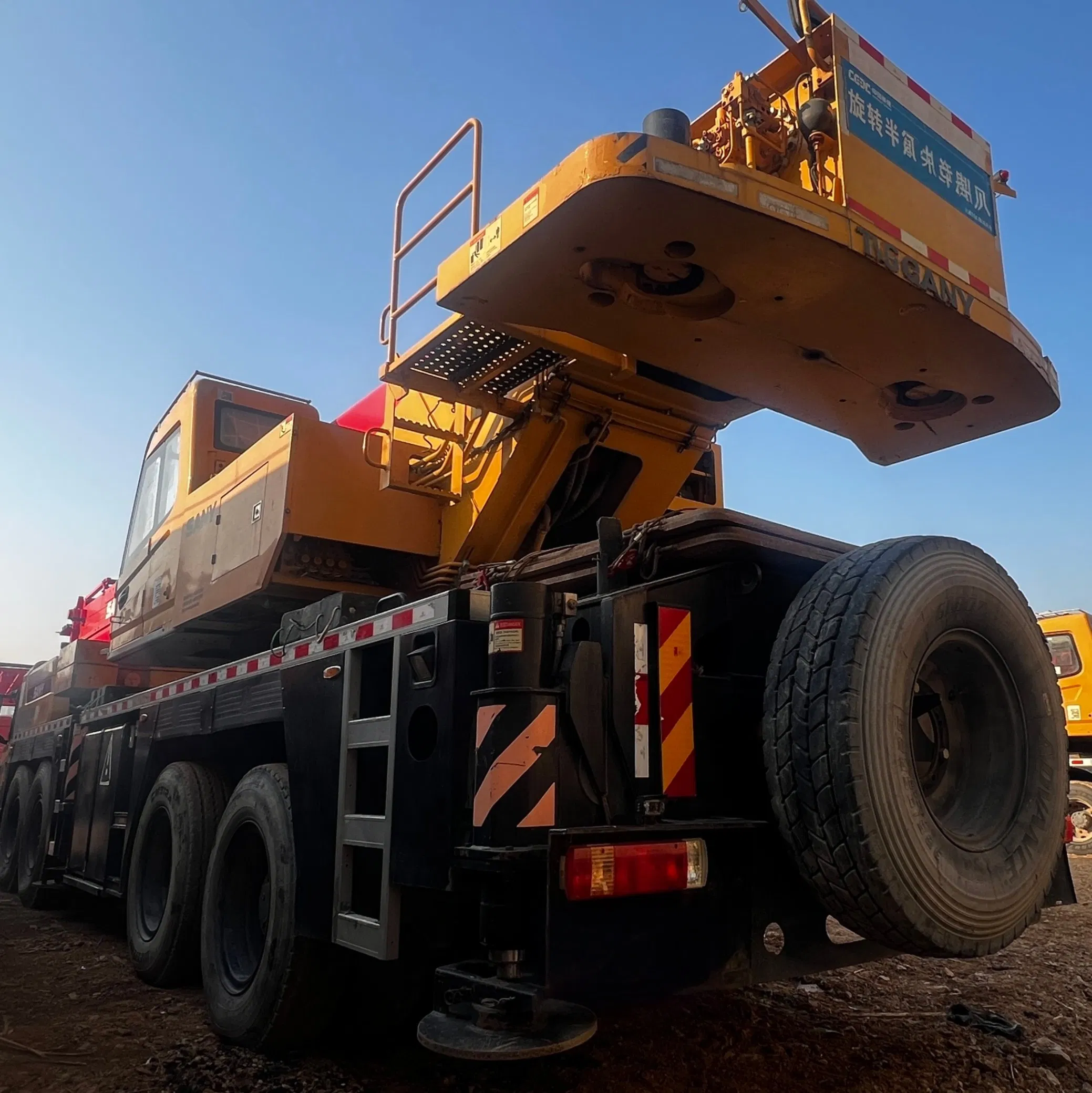 Used excavators, used bulldozers, used loaders, used construction equipment, used construction machinery, used excavation equipment, used forklifts, used crawler bulldozers, used wheel loaders