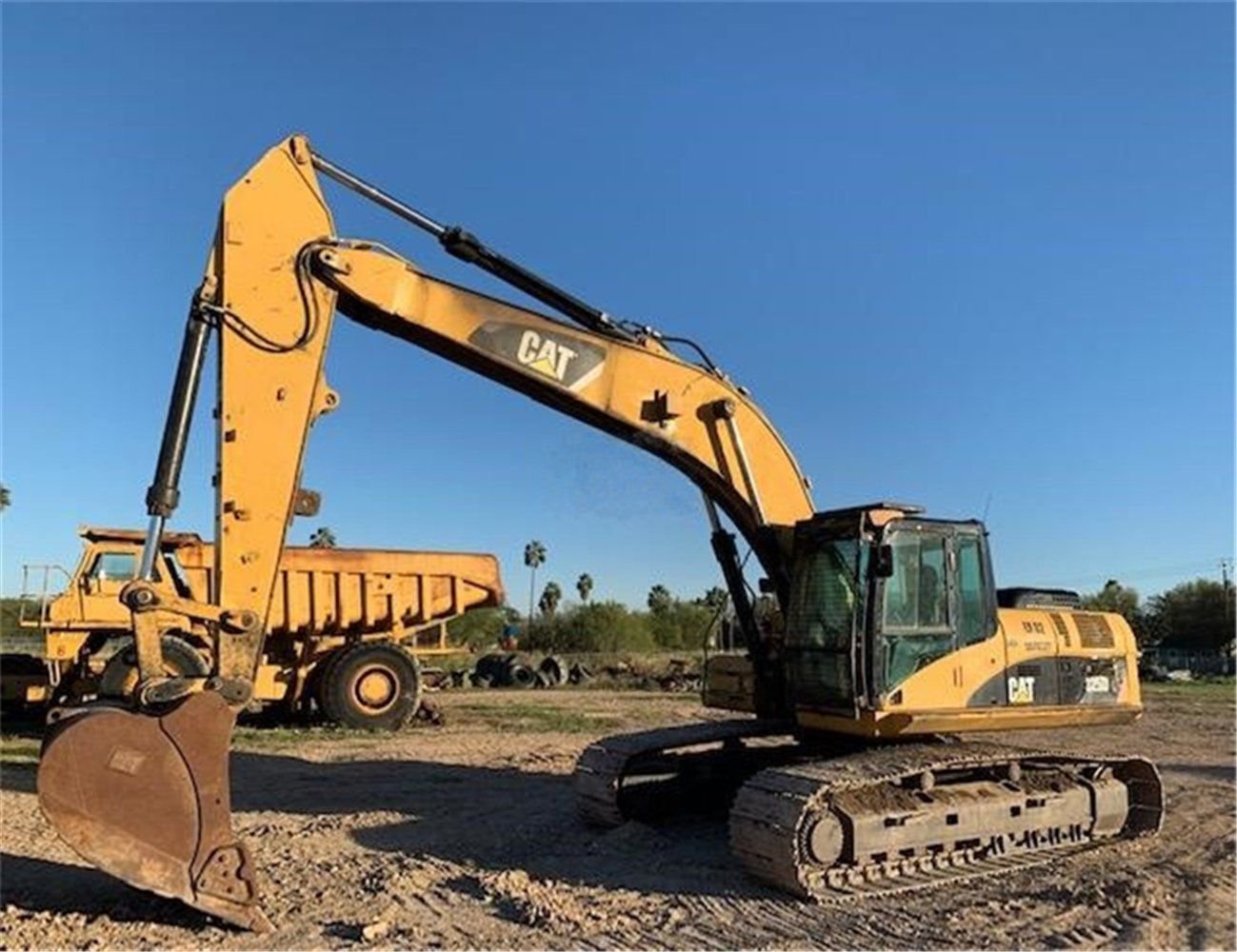 Used excavators, used bulldozers, used loaders, used construction equipment, used construction machinery, used excavation equipment, used forklifts, used crawler bulldozers, used wheel loaders