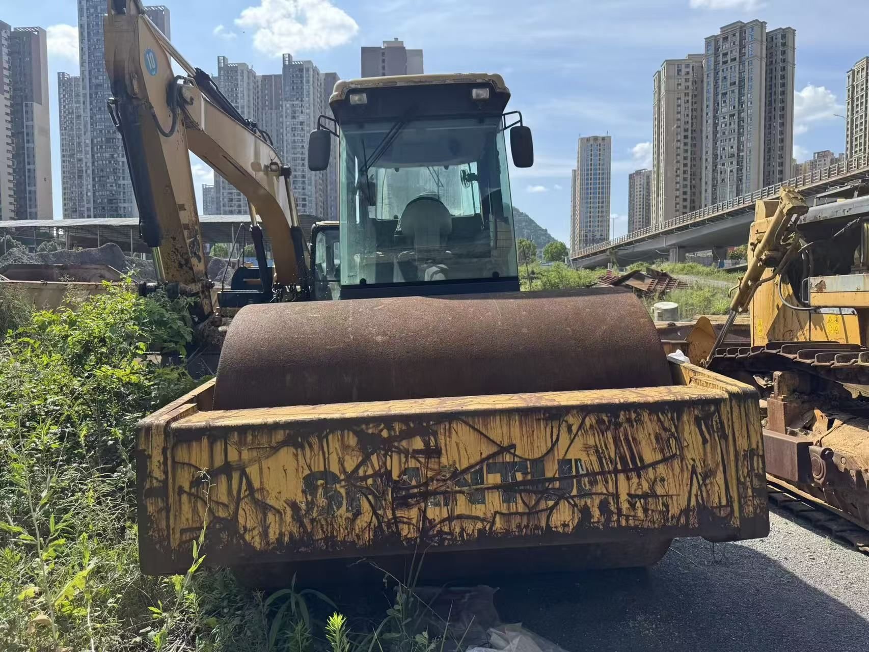 Used excavators, used bulldozers, used loaders, used construction equipment, used construction machinery, used excavation equipment, used forklifts, used crawler bulldozers, used wheel loaders