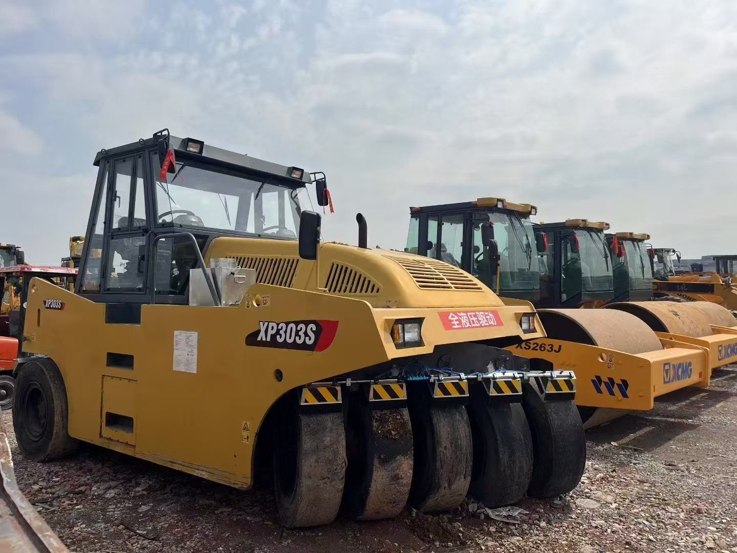 Used excavators, used bulldozers, used loaders, used construction equipment, used construction machinery, used excavation equipment, used forklifts, used crawler bulldozers, used wheel loaders