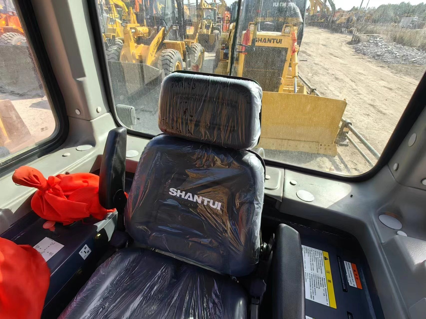 Used excavators, used bulldozers, used loaders, used construction equipment, used construction machinery, used excavation equipment, used forklifts, used crawler bulldozers, used wheel loaders