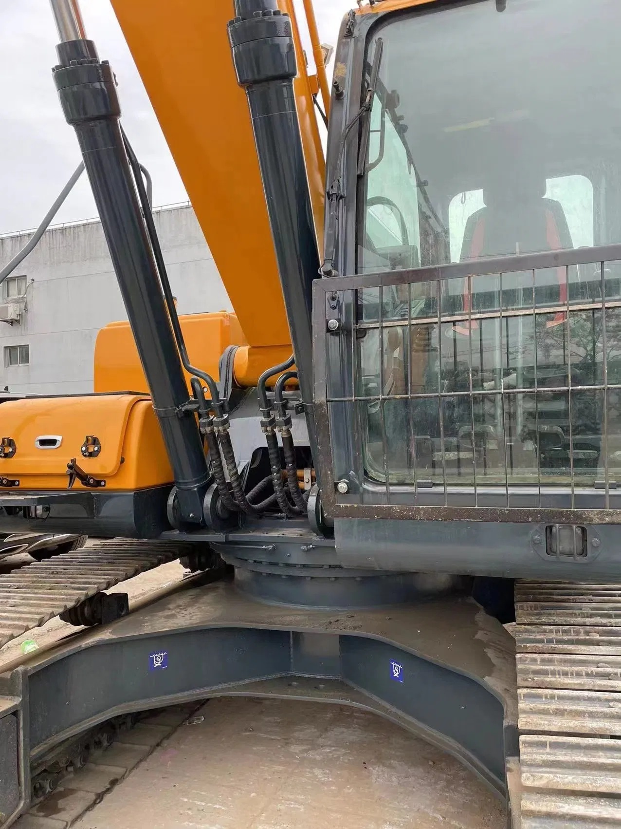 Used excavators, used bulldozers, used loaders, used construction equipment, used construction machinery, used excavation equipment, used forklifts, used crawler bulldozers, used wheel loaders
