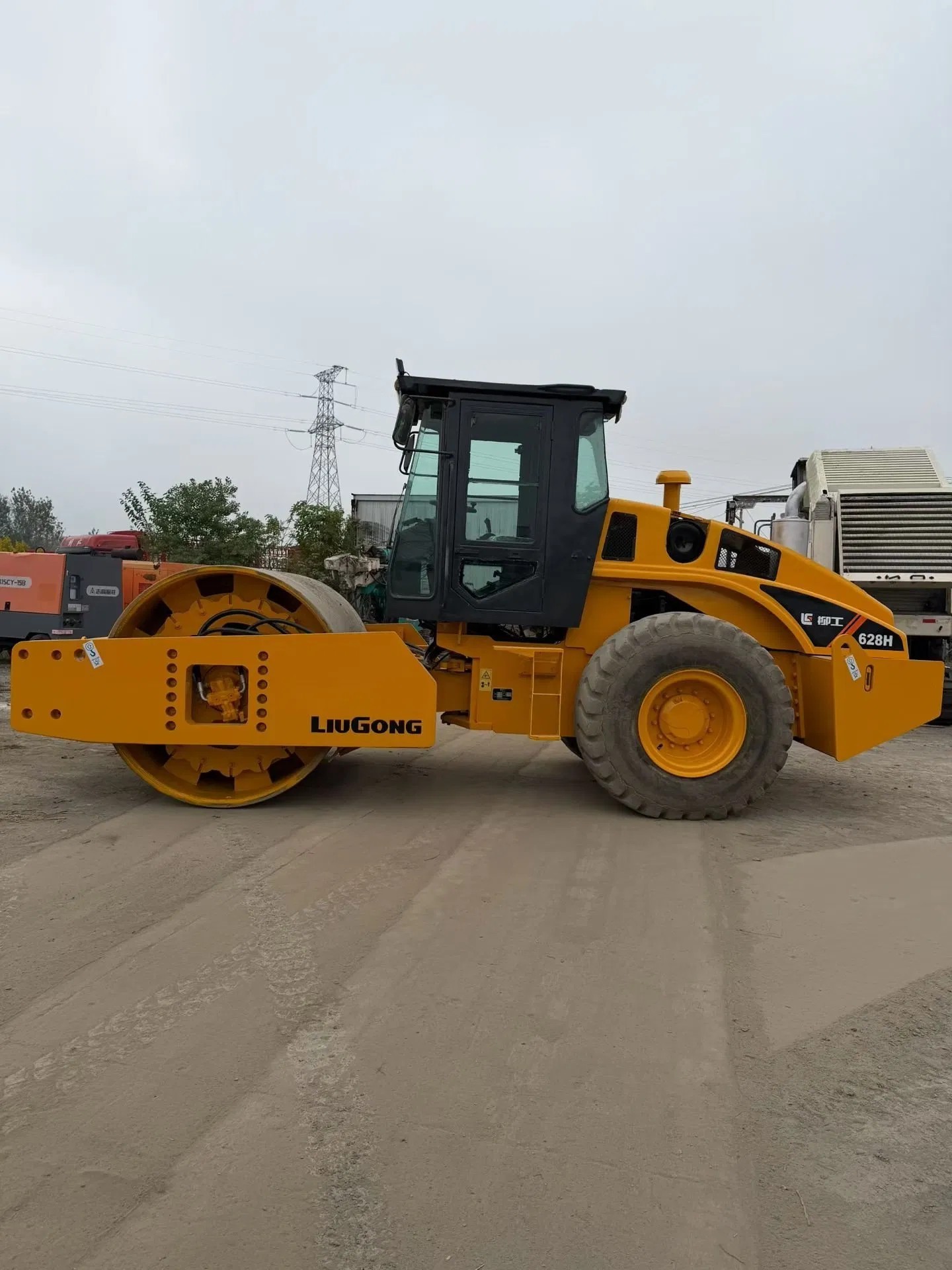 Used excavators, used bulldozers, used loaders, used construction equipment, used construction machinery, used excavation equipment, used forklifts, used crawler bulldozers, used wheel loaders