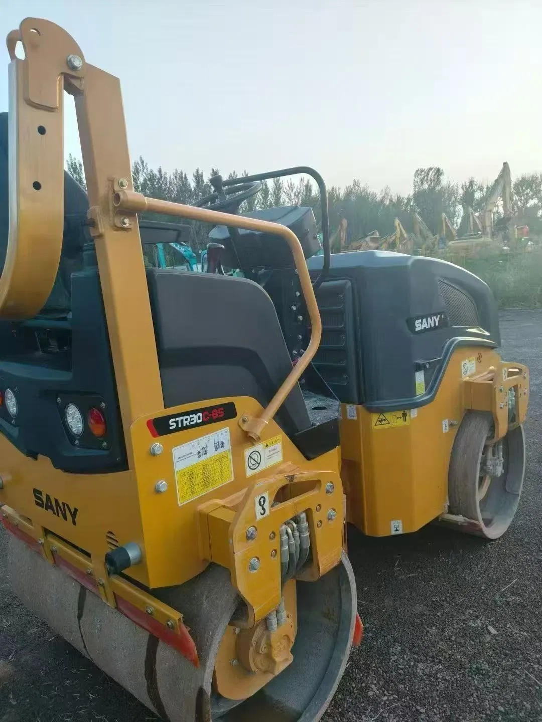 Used excavators, used bulldozers, used loaders, used construction equipment, used construction machinery, used excavation equipment, used forklifts, used crawler bulldozers, used wheel loaders